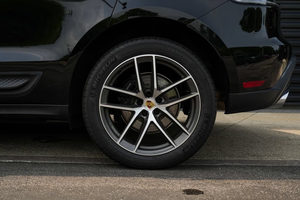 Certified 2026 Porsche Macan AWD/4WD image 12