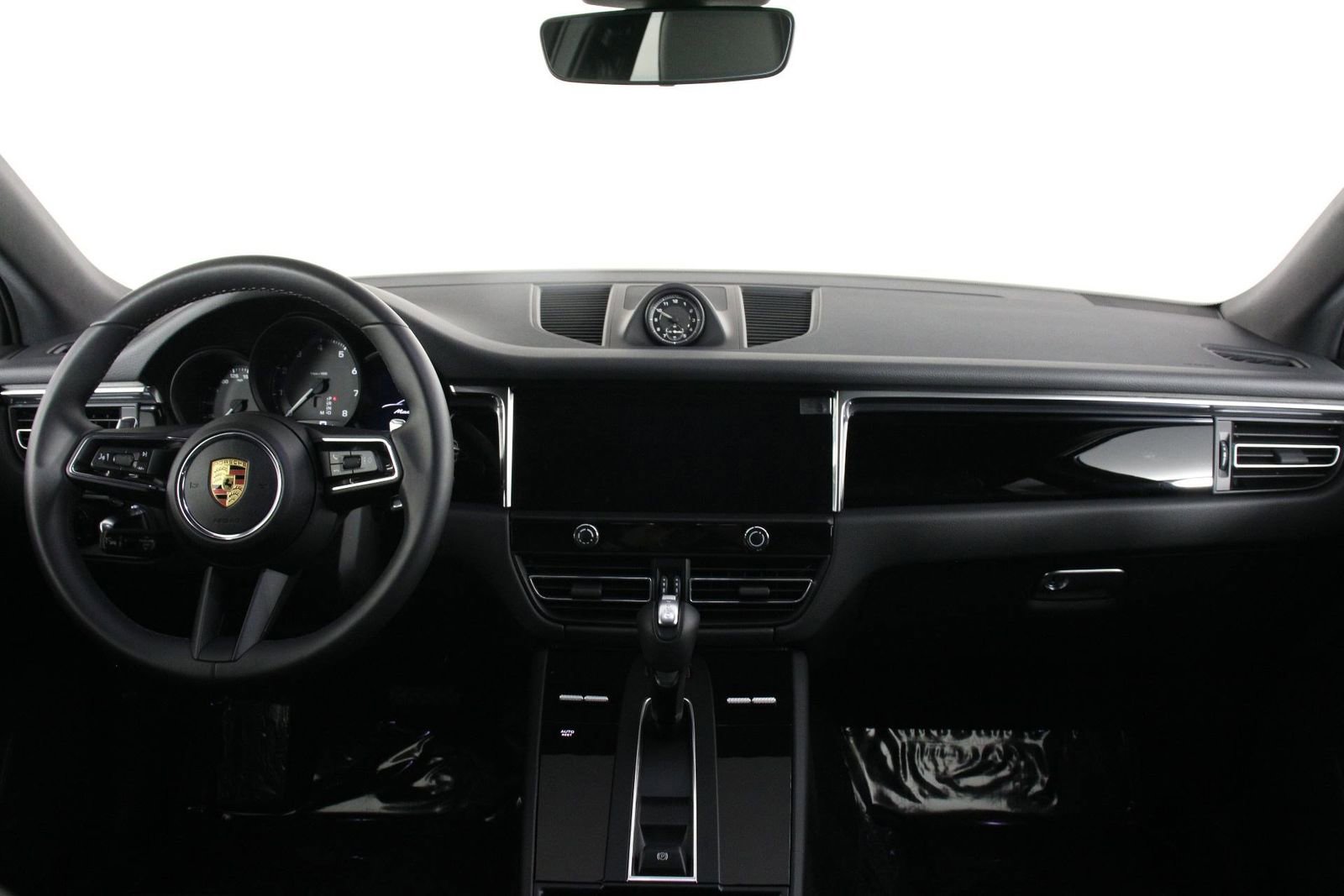 Certified 2025 Porsche Macan image 11