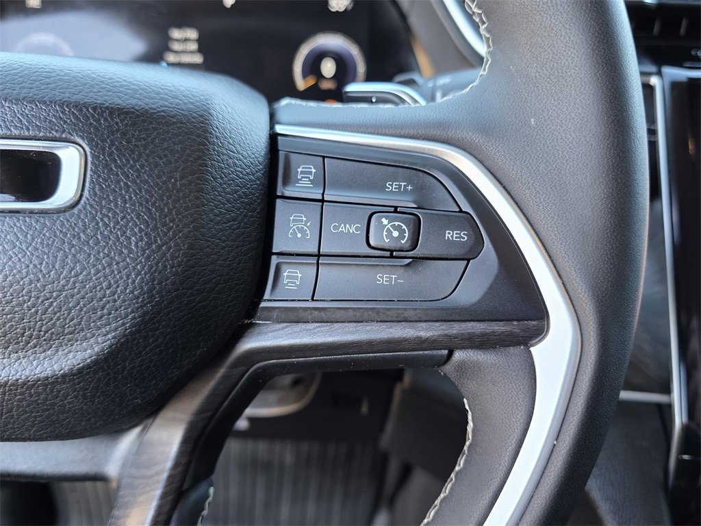 Used 2023 Jeep Grand Cherokee Limited image 24