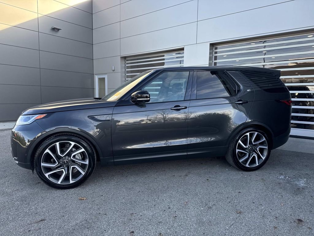 Used 2025 Land Rover Discovery S image 3