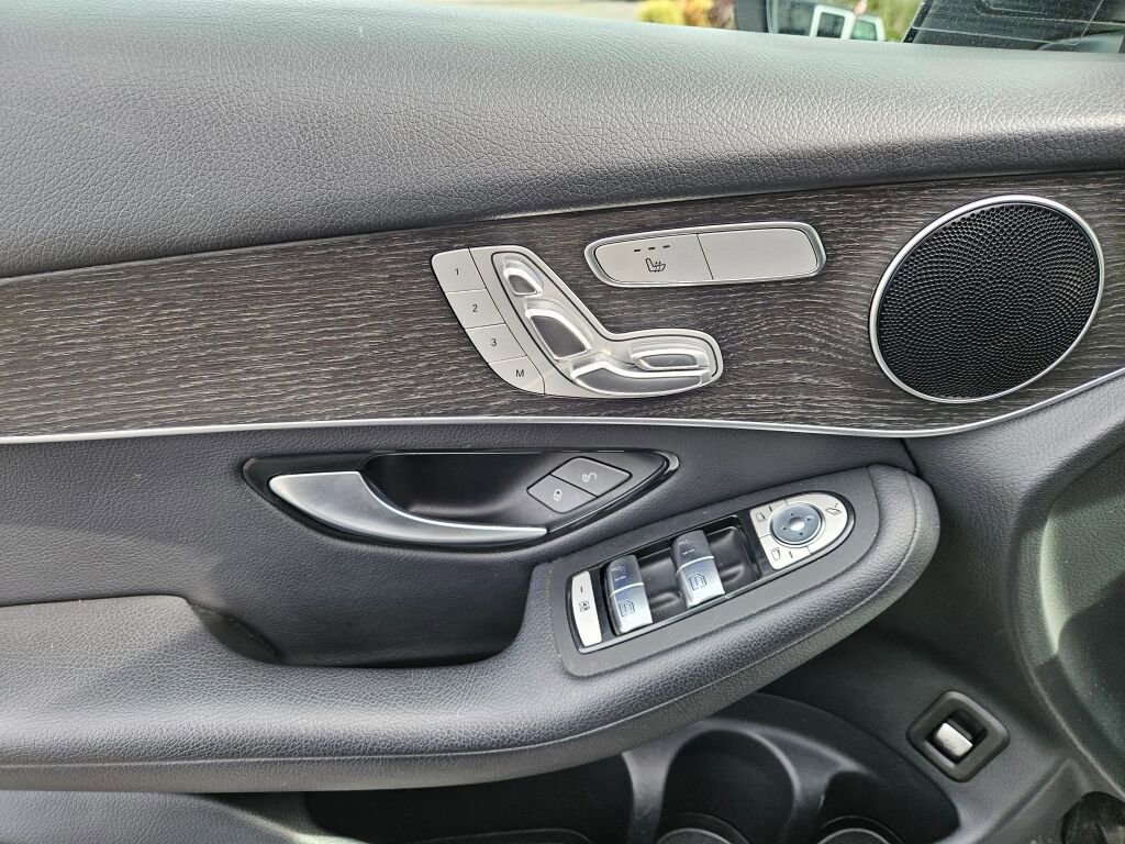 Used 2020 Mercedes-Benz GLC 300 4MATIC image 19