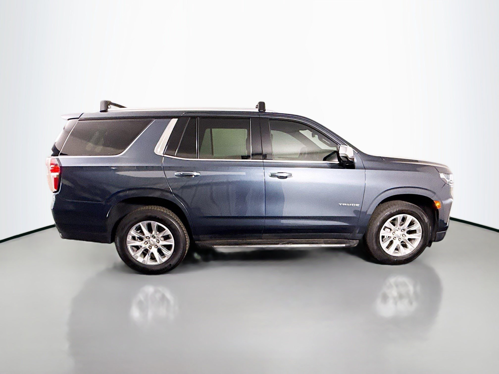Used 2021 Chevrolet Tahoe Premier w/ Premium Package AWD/4WD image 11