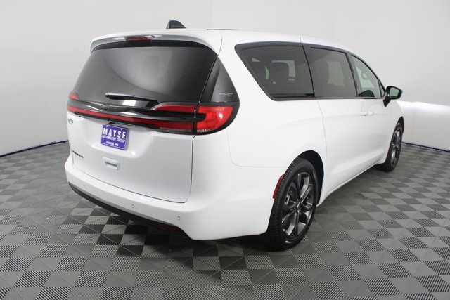New 2026 Chrysler Pacifica Select image 27