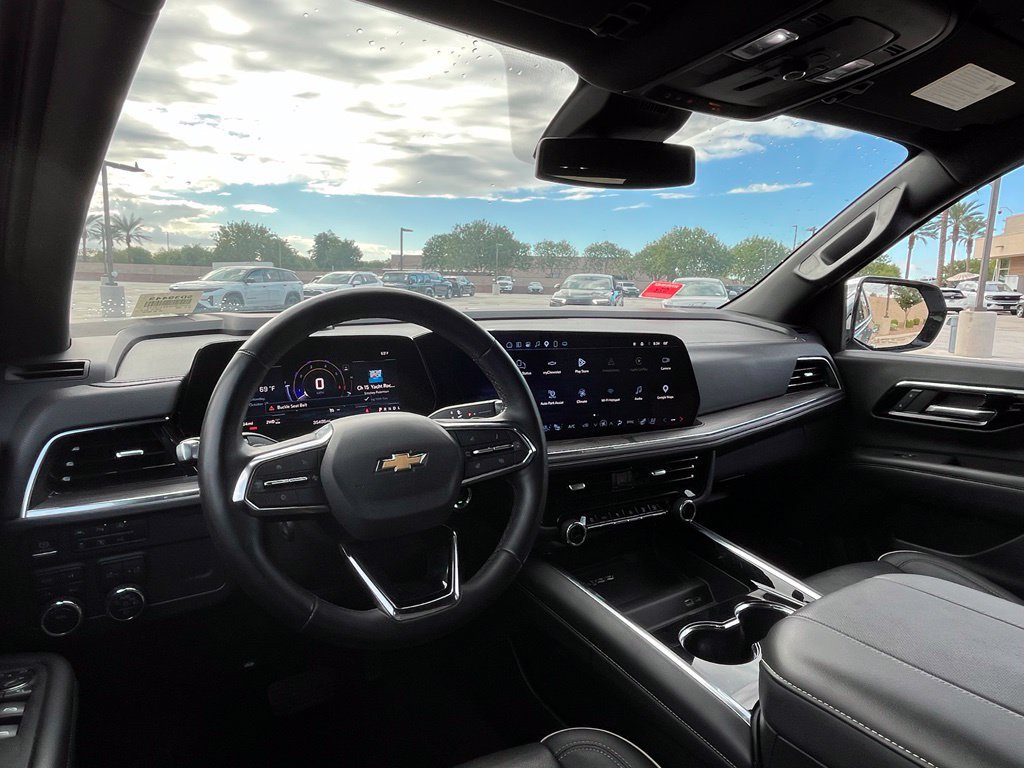 Used 2025 Chevrolet Tahoe Premier AWD/4WD image 12