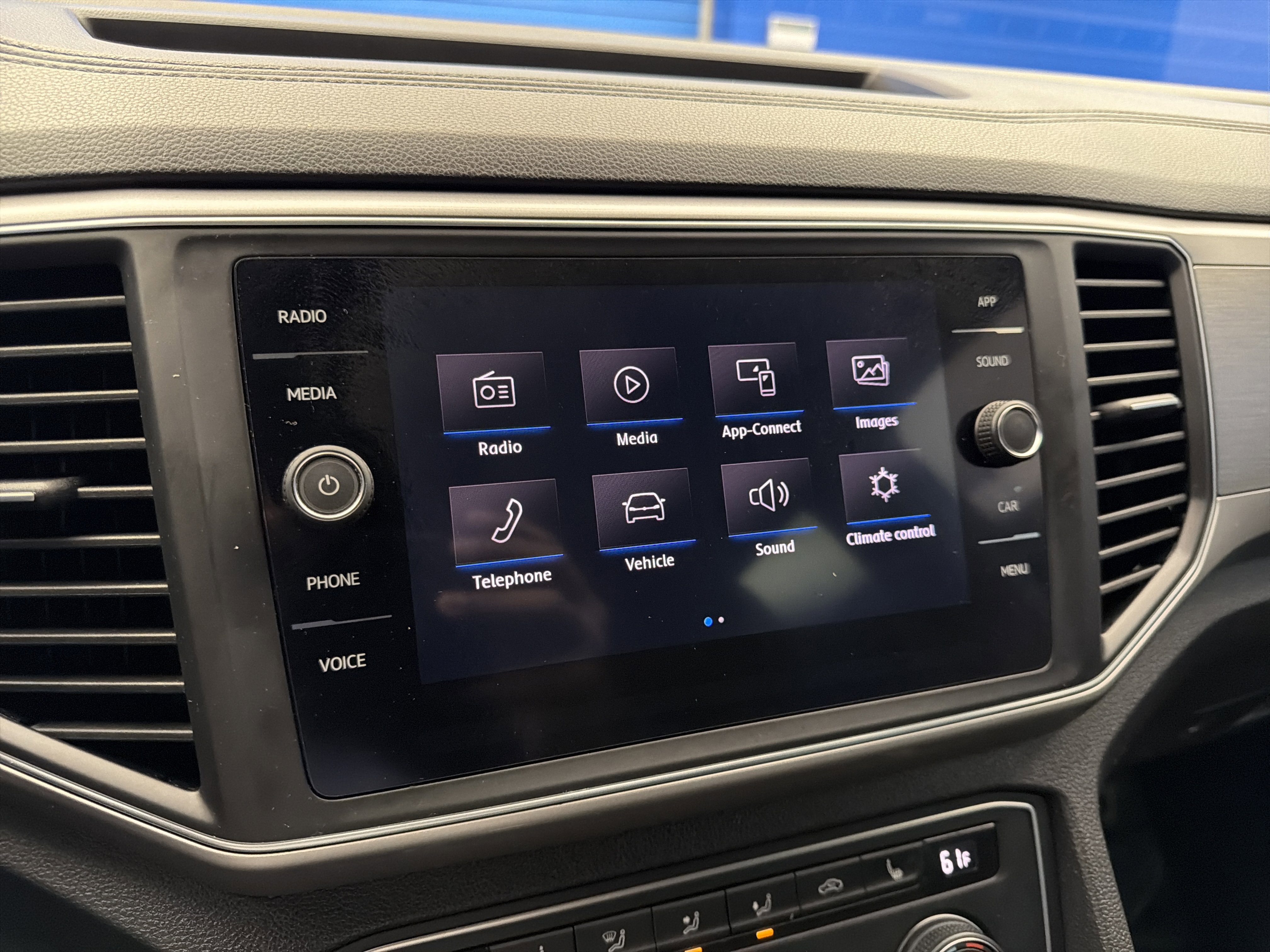 Used 2019 Volkswagen Atlas SE FWD image 18
