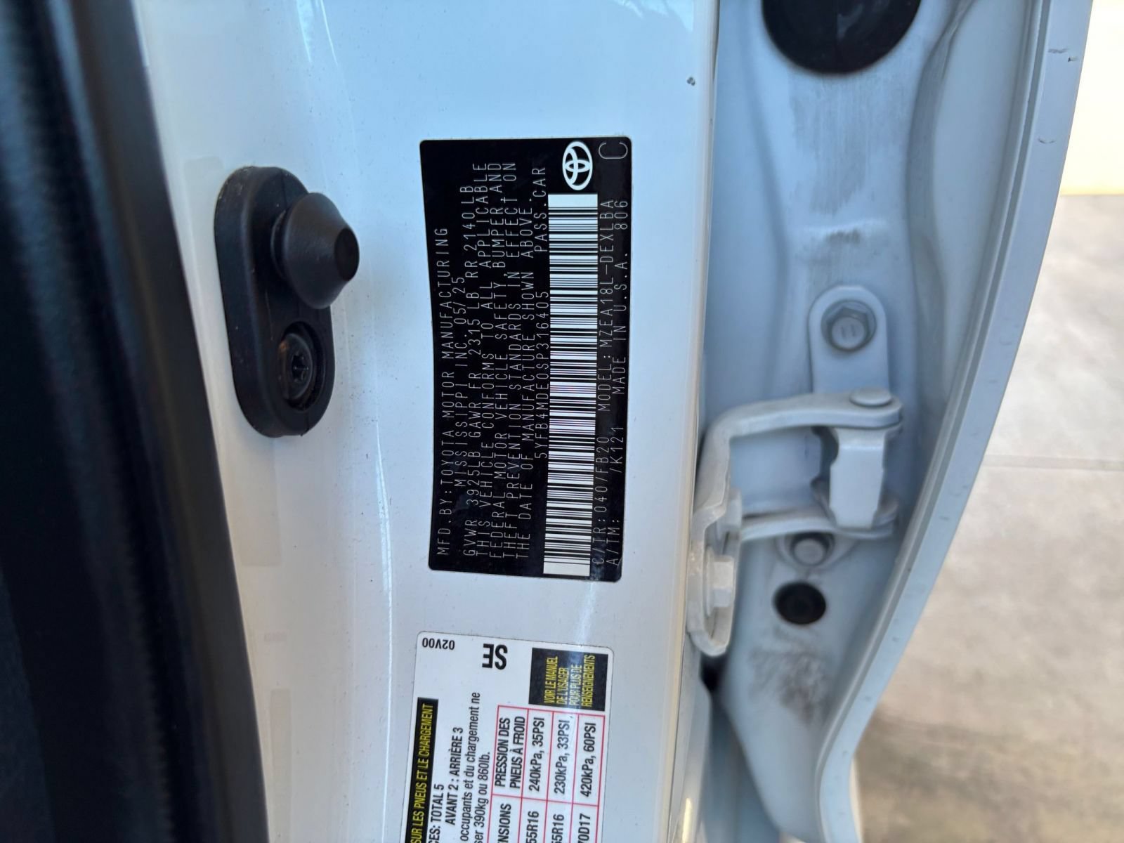 Used 2025 Toyota Corolla LE FWD image 28