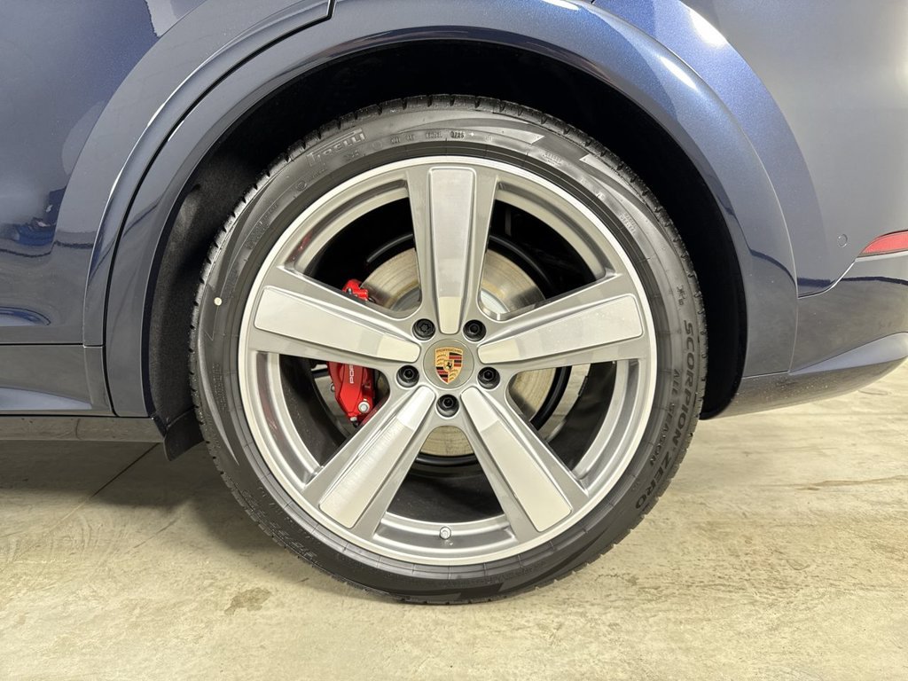 New 2026 Porsche Cayenne GTS AWD/4WD image 14