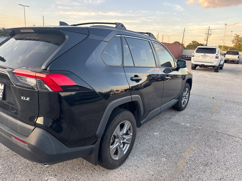 Used 2024 Toyota RAV4 XLE w/ Convenience Package FWD image 4