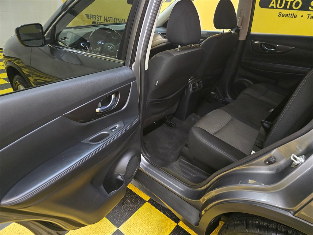 Used 2020 Nissan Rogue SV image 16