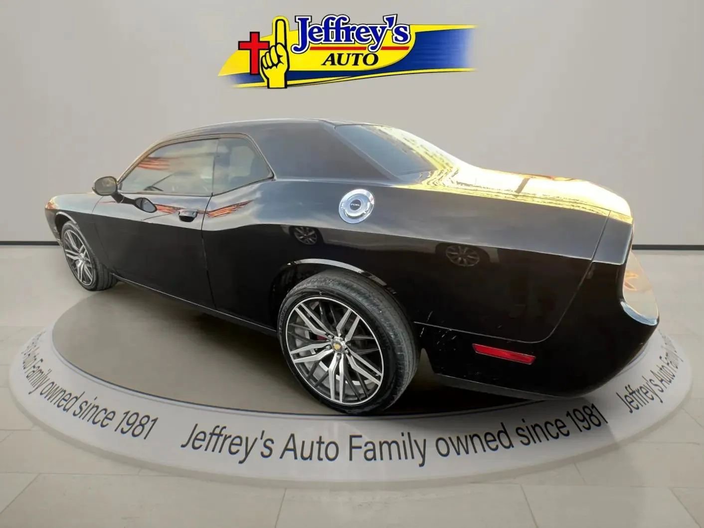 Used 2013 Dodge Challenger SXT RWD image 8