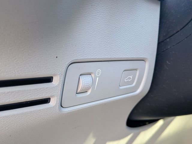 Used 2020 Volvo XC40 T5 Inscription image 21