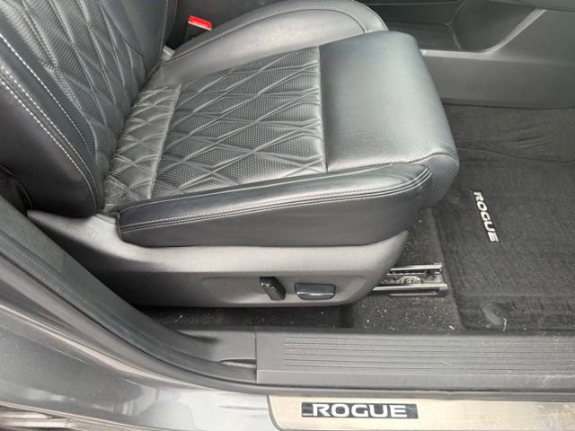 Used 2023 Nissan Rogue Platinum w/ Platinum Premium Package FWD image 17