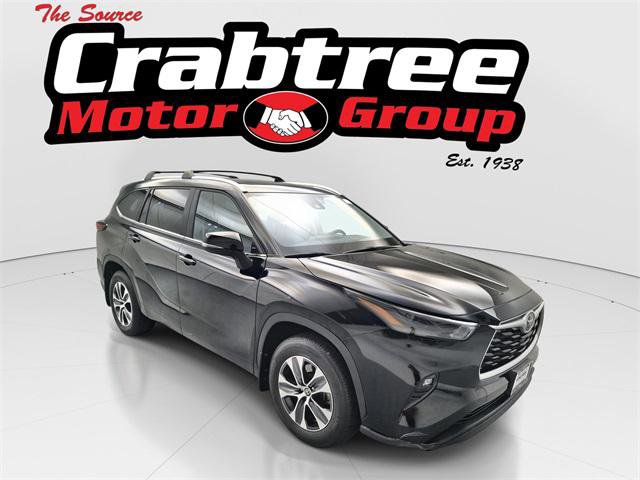 Certified 2024 Toyota Highlander XLE image 1