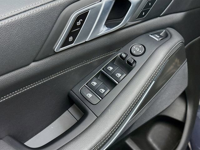 Used 2021 BMW X5 xDrive40i w/ M Sport Package image 18