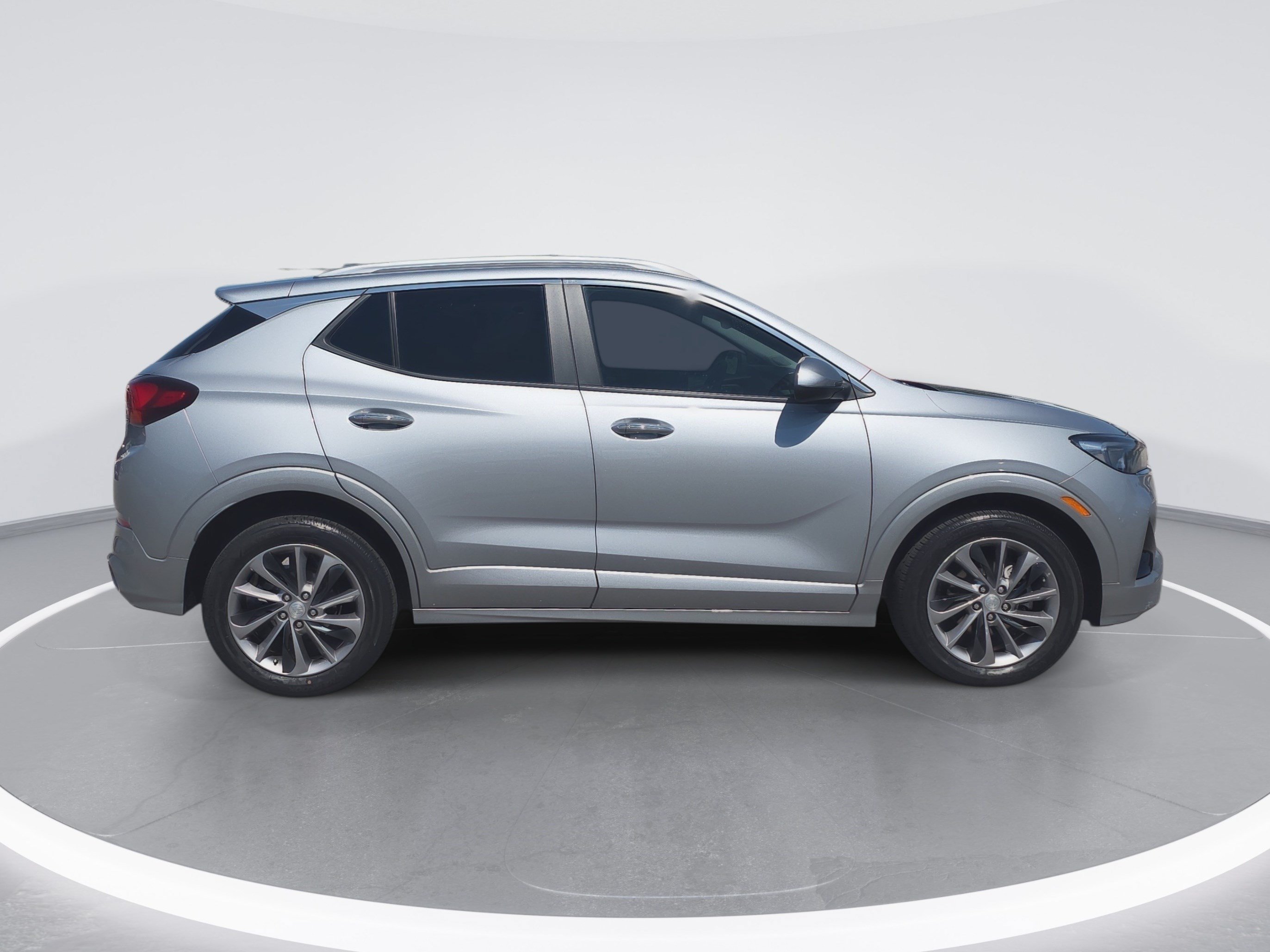 Used 2023 Buick Encore GX Select w/ Sport Touring Package FWD image 2