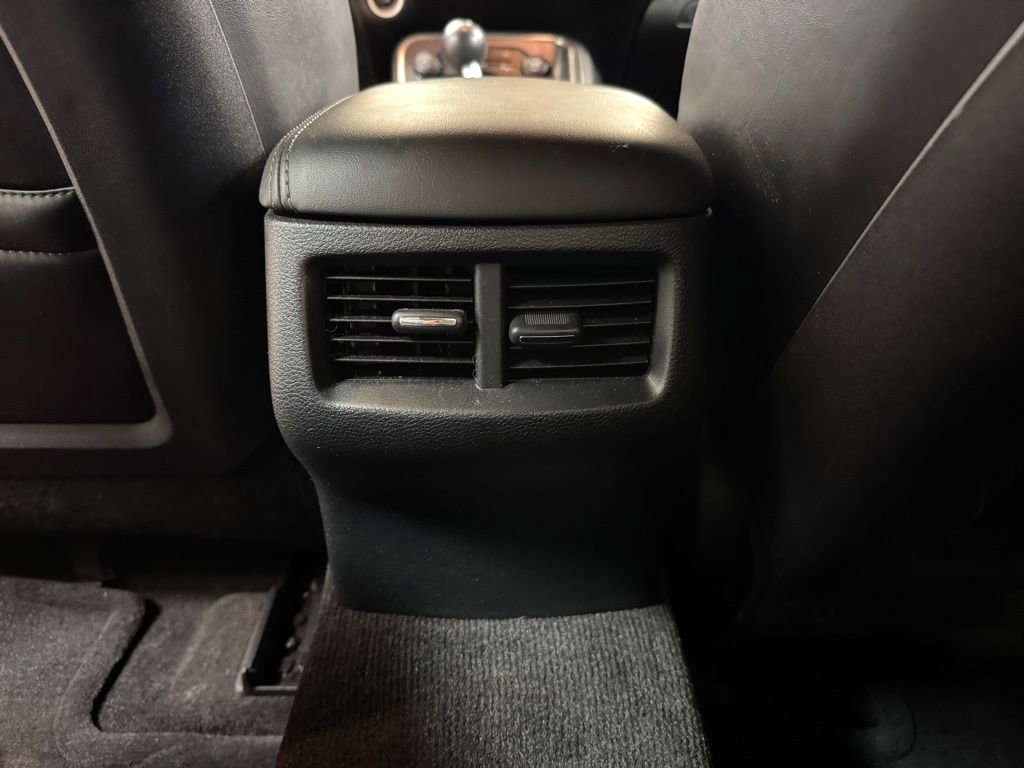 Used 2015 Dodge Challenger R/T Scat Pack w/ Leather Interior Group image 15