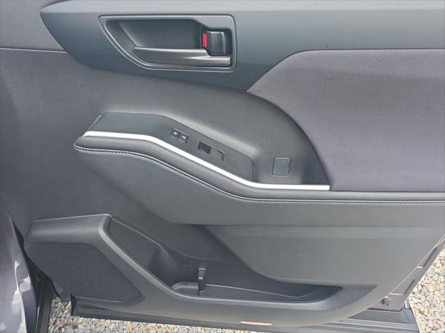 Certified 2024 Toyota Highlander LE AWD/4WD image 20