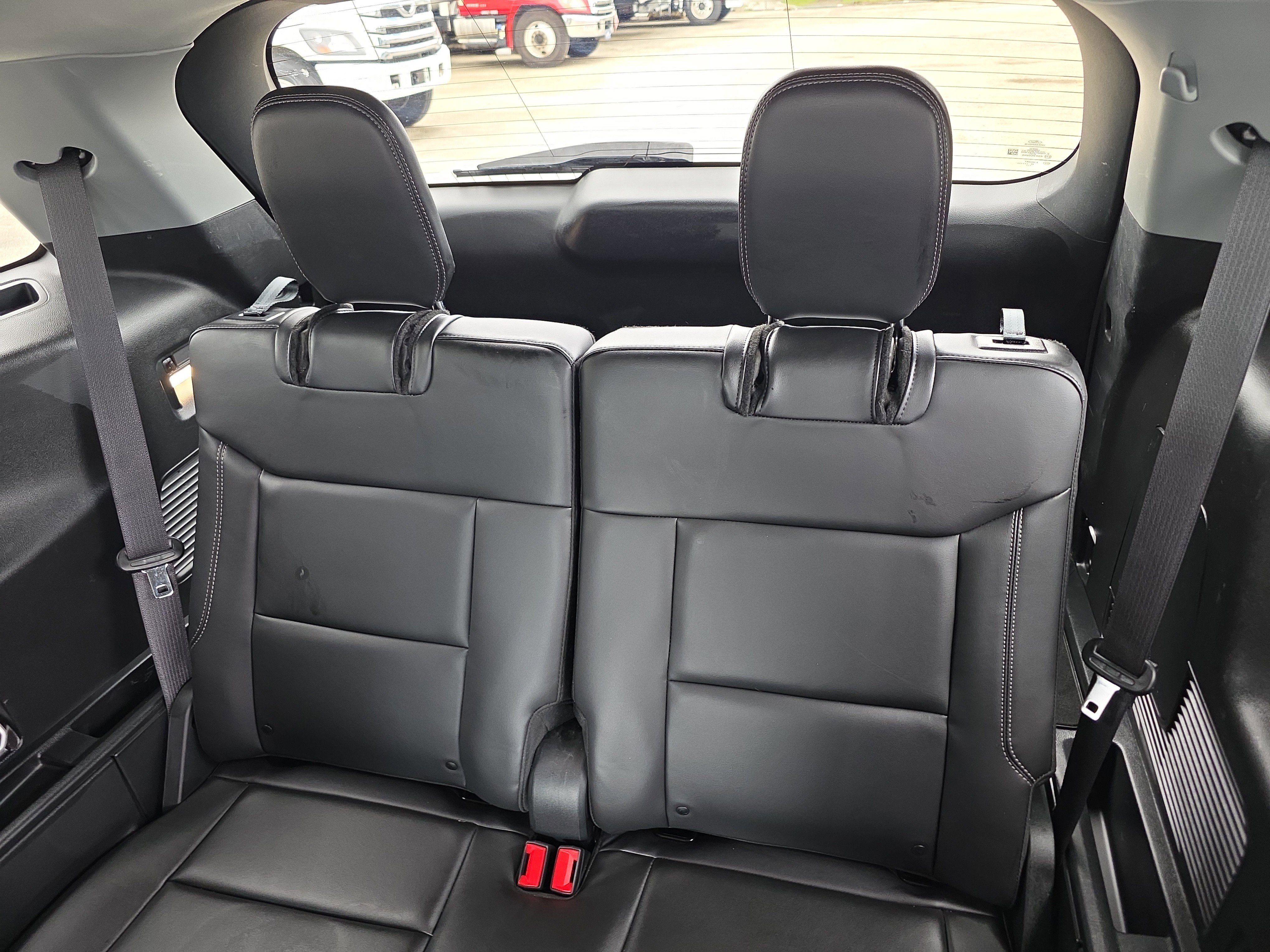 Used 2023 Ford Explorer XLT w/ Equipment Group 202A RWD image 15