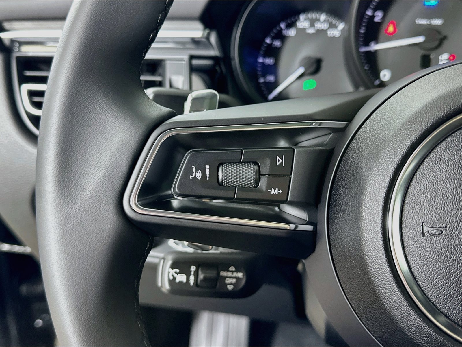 New 2026 Porsche Macan AWD/4WD image 18