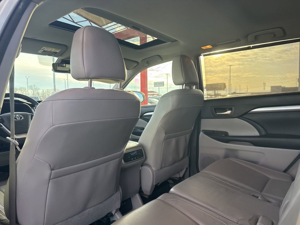 Used 2018 Toyota Highlander XLE image 35