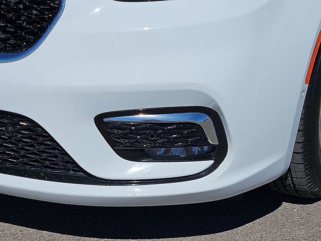 Used 2022 Chrysler Pacifica Limited image 9