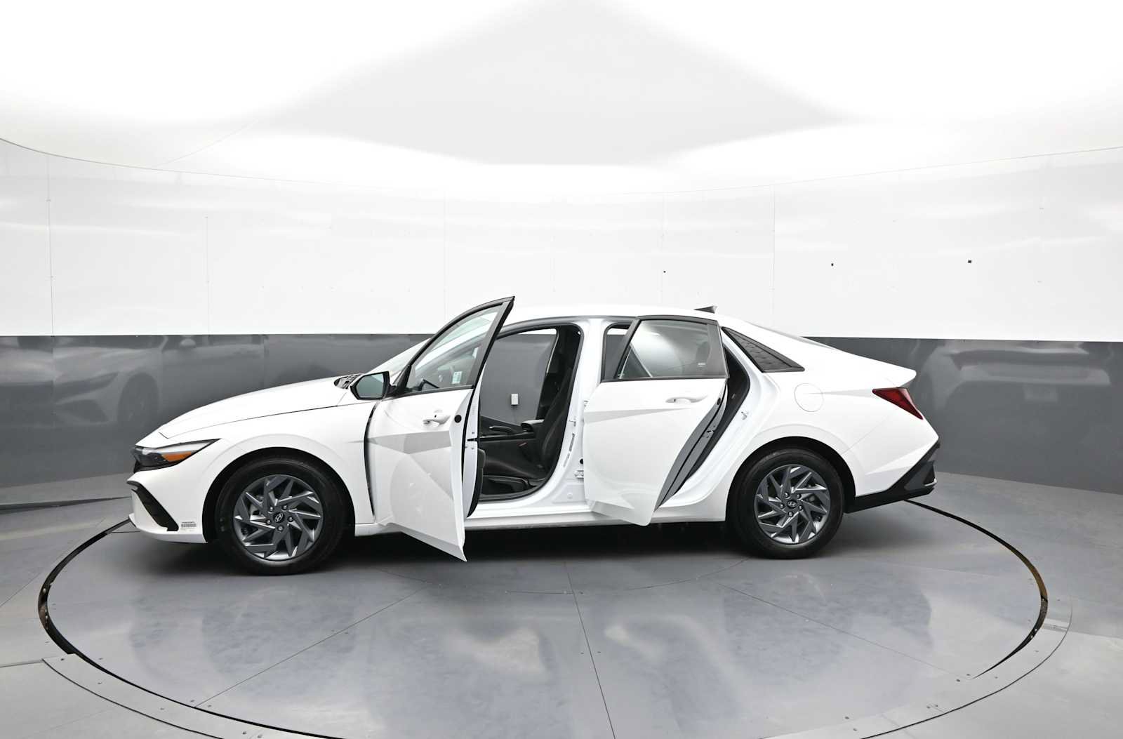 Certified 2024 Hyundai Elantra SEL FWD image 41