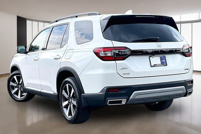 Certified 2025 Honda Pilot Touring image 4