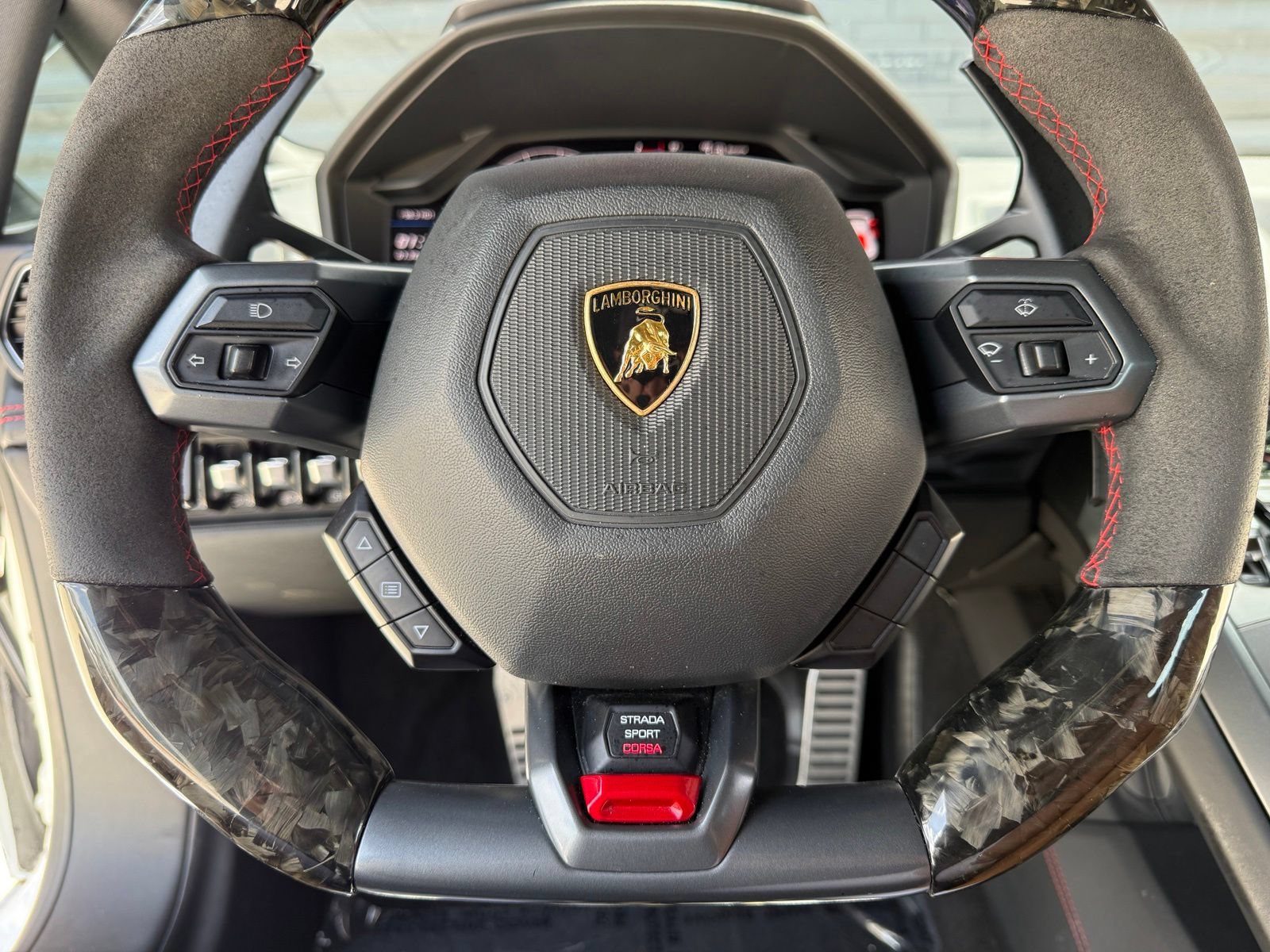 Used 2015 Lamborghini Huracan LP 610-4 AWD/4WD image 36
