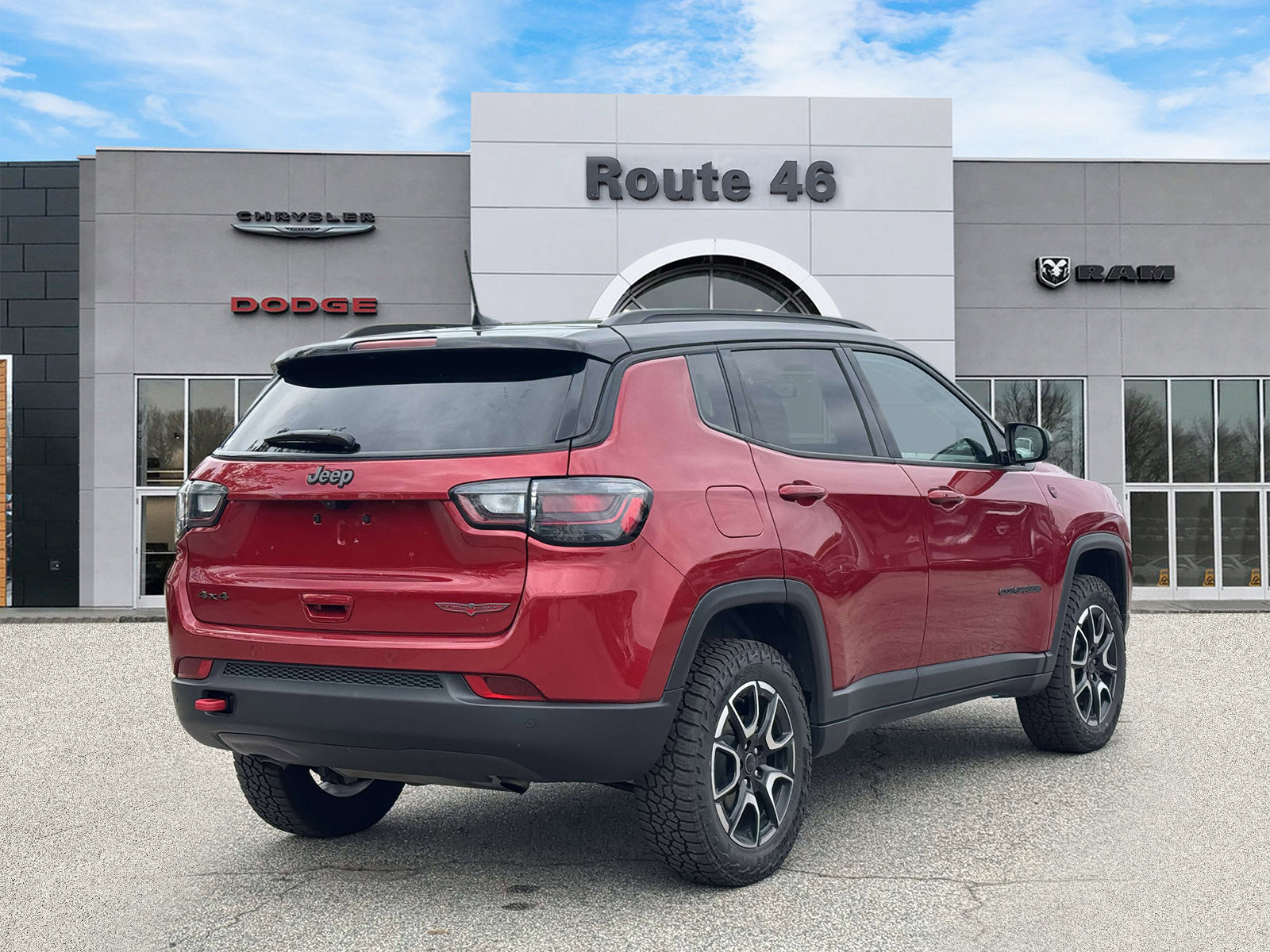 Used 2025 Jeep Compass Trailhawk w/ Trailhawk Elite Group AWD/4WD image 5