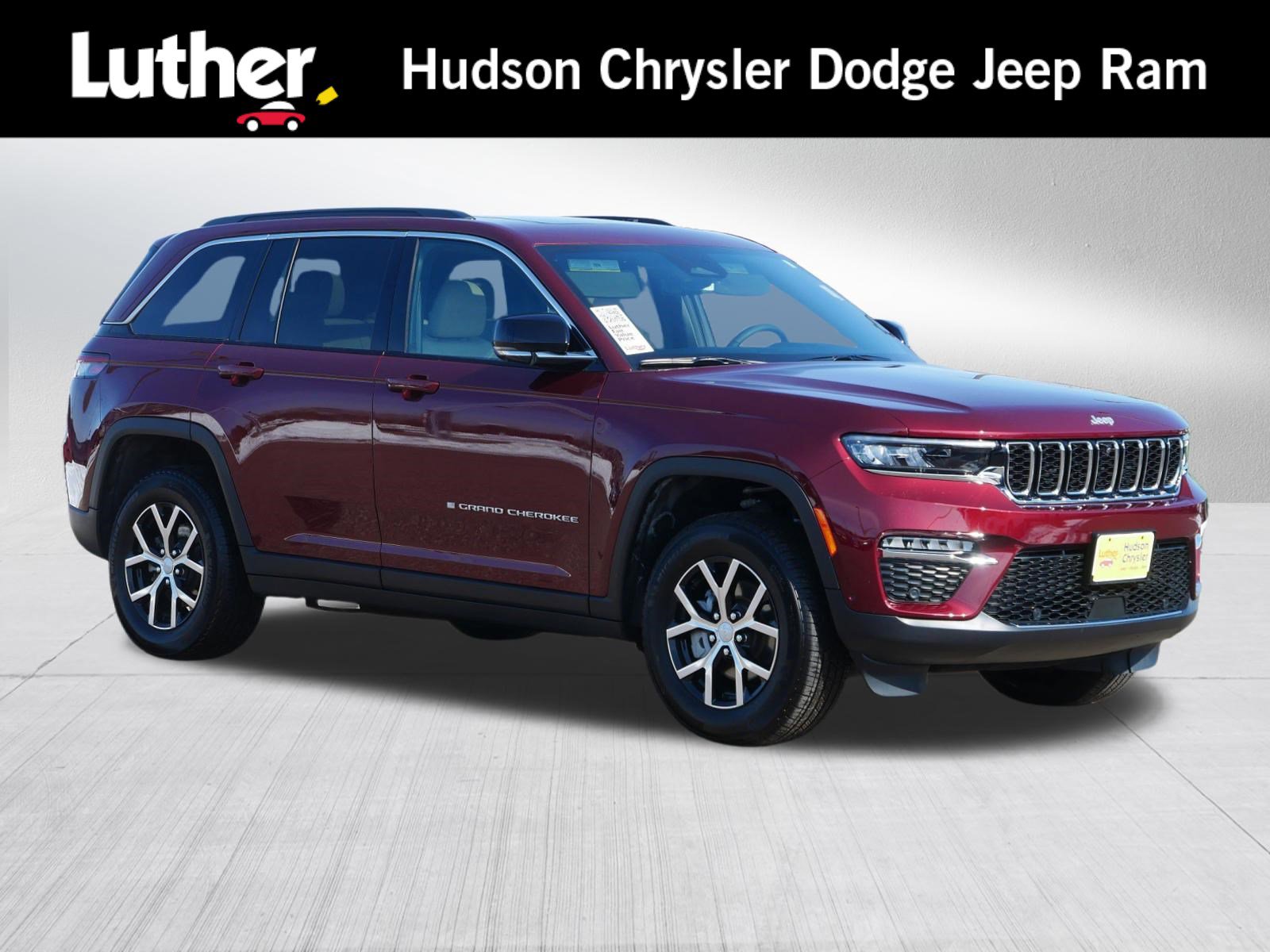 Used 2025 Jeep Grand Cherokee Limited w/ Luxury Tech Group II AWD/4WD image 1
