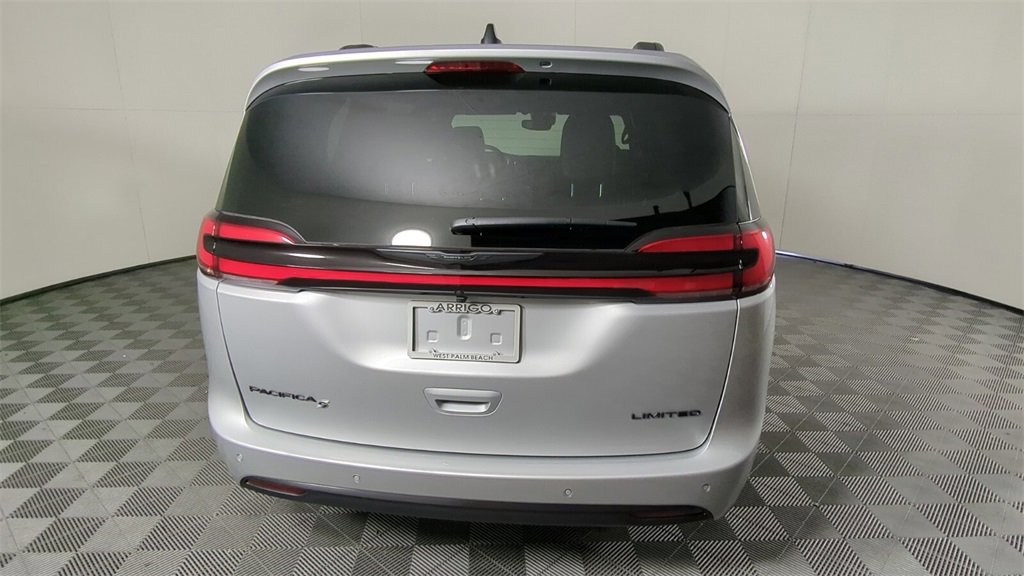 New 2026 Chrysler Pacifica Limited w/ Uconnect Theater Family Group image 6