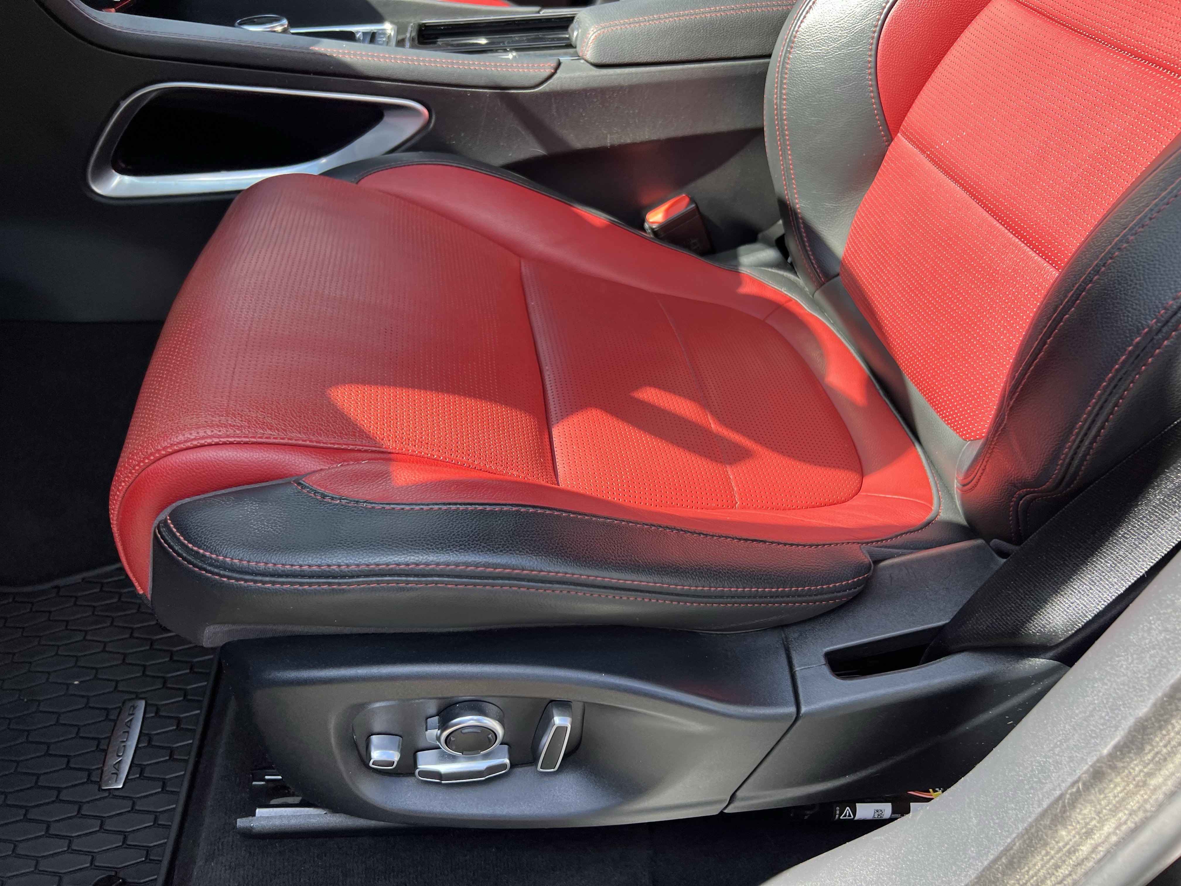 Used 2020 Jaguar F-PACE Checkered Flag image 16