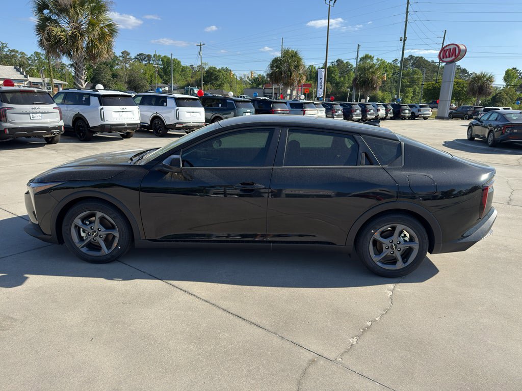 New 2025 Kia K4 LXS image 4