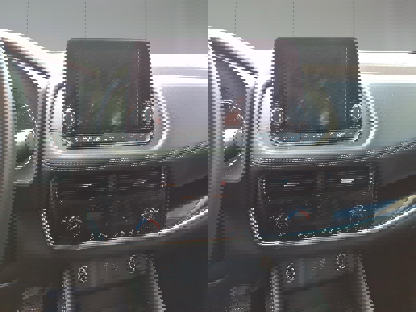 Used 2023 Nissan Rogue SL image 15