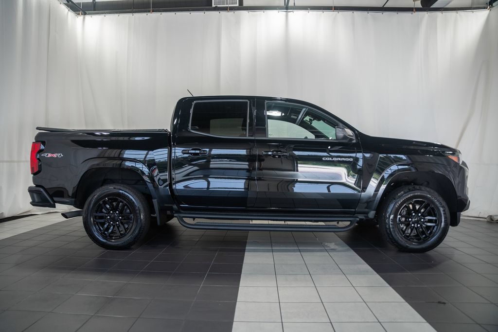 Used 2024 Chevrolet Colorado LT w/ LT Convenience Package AWD/4WD image 3