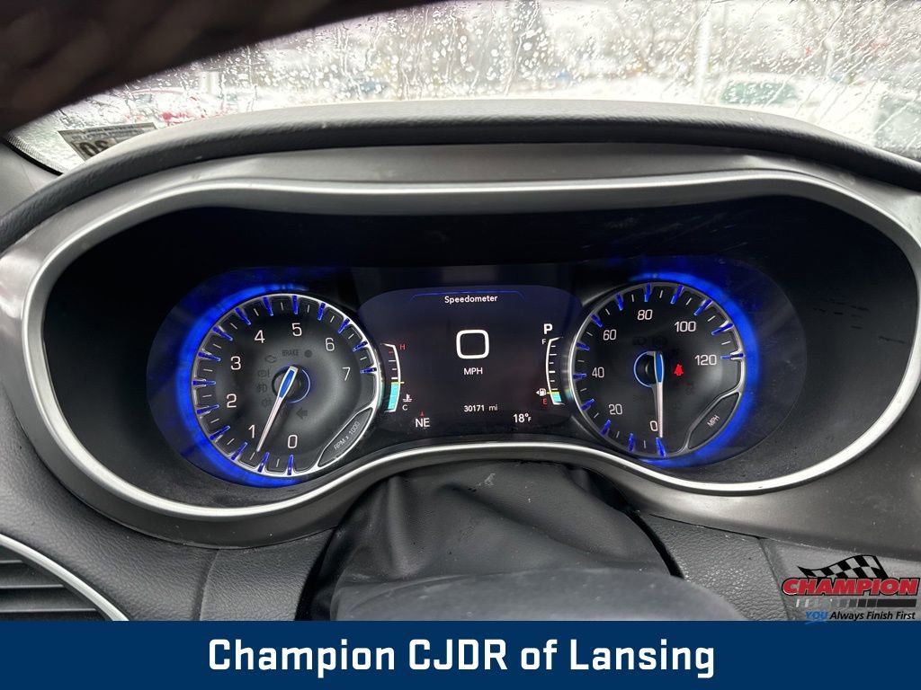 Used 2025 Chrysler Pacifica Select image 20