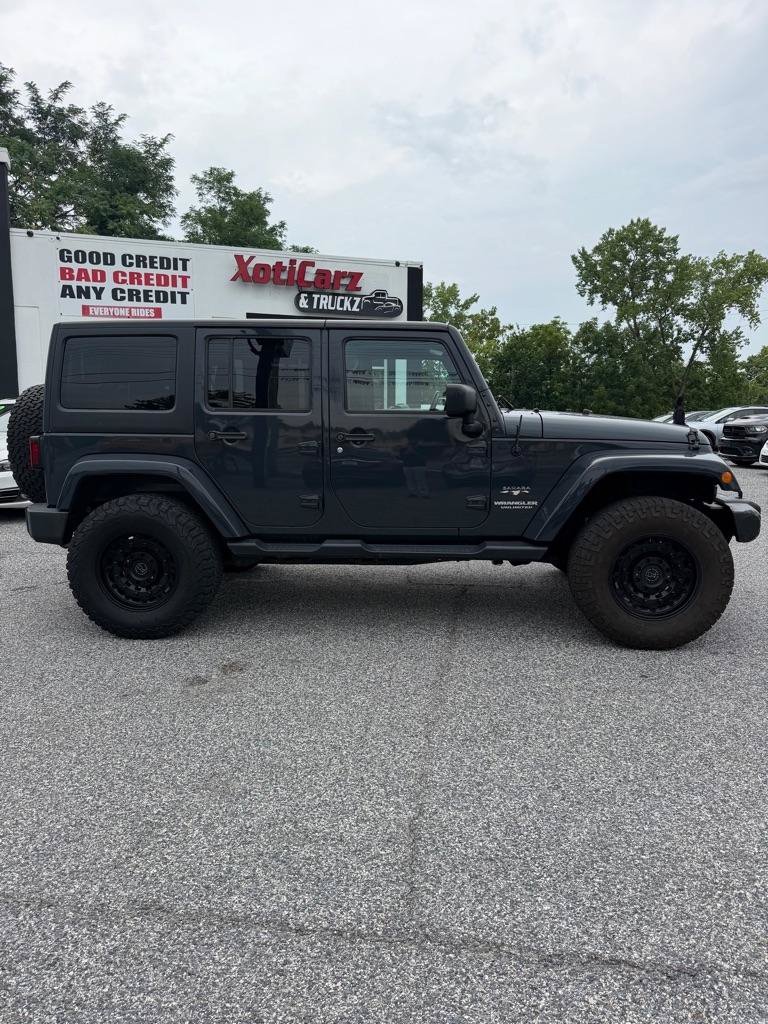 Used 2017 Jeep Wrangler Unlimited Sahara w/ Connectivity Group AWD/4WD image 1