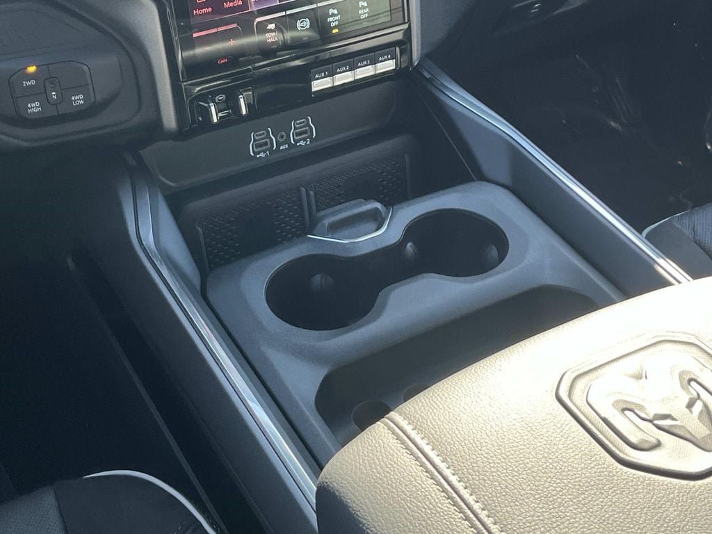 New 2026 RAM 2500 Laramie AWD/4WD image 14