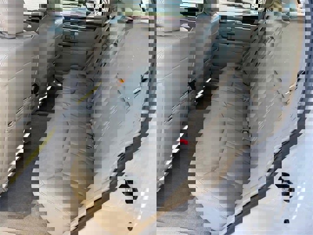 Used 2007 Lincoln Town Car Signature Limited image 10