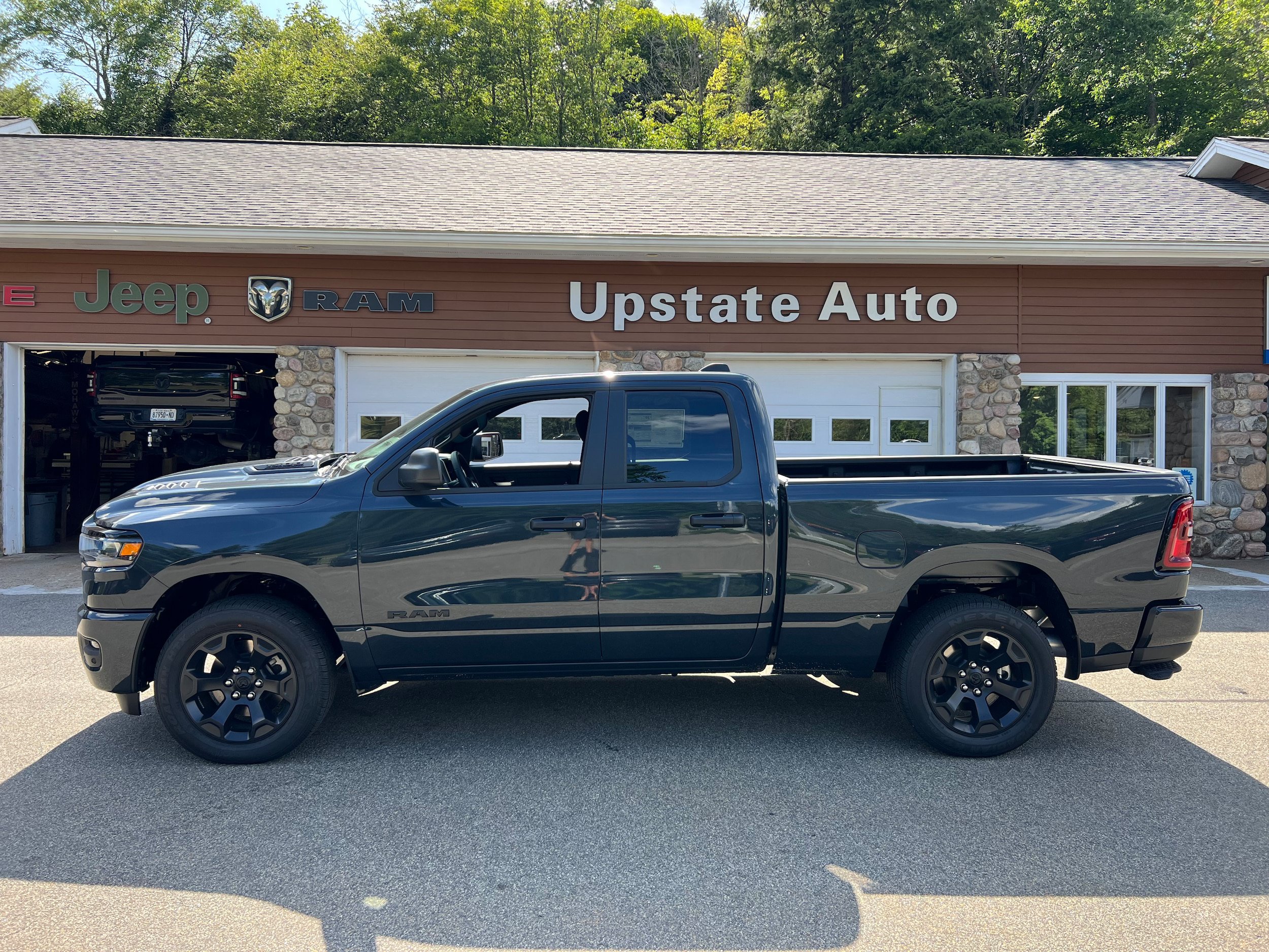 New 2026 RAM 1500 Express AWD/4WD image 8