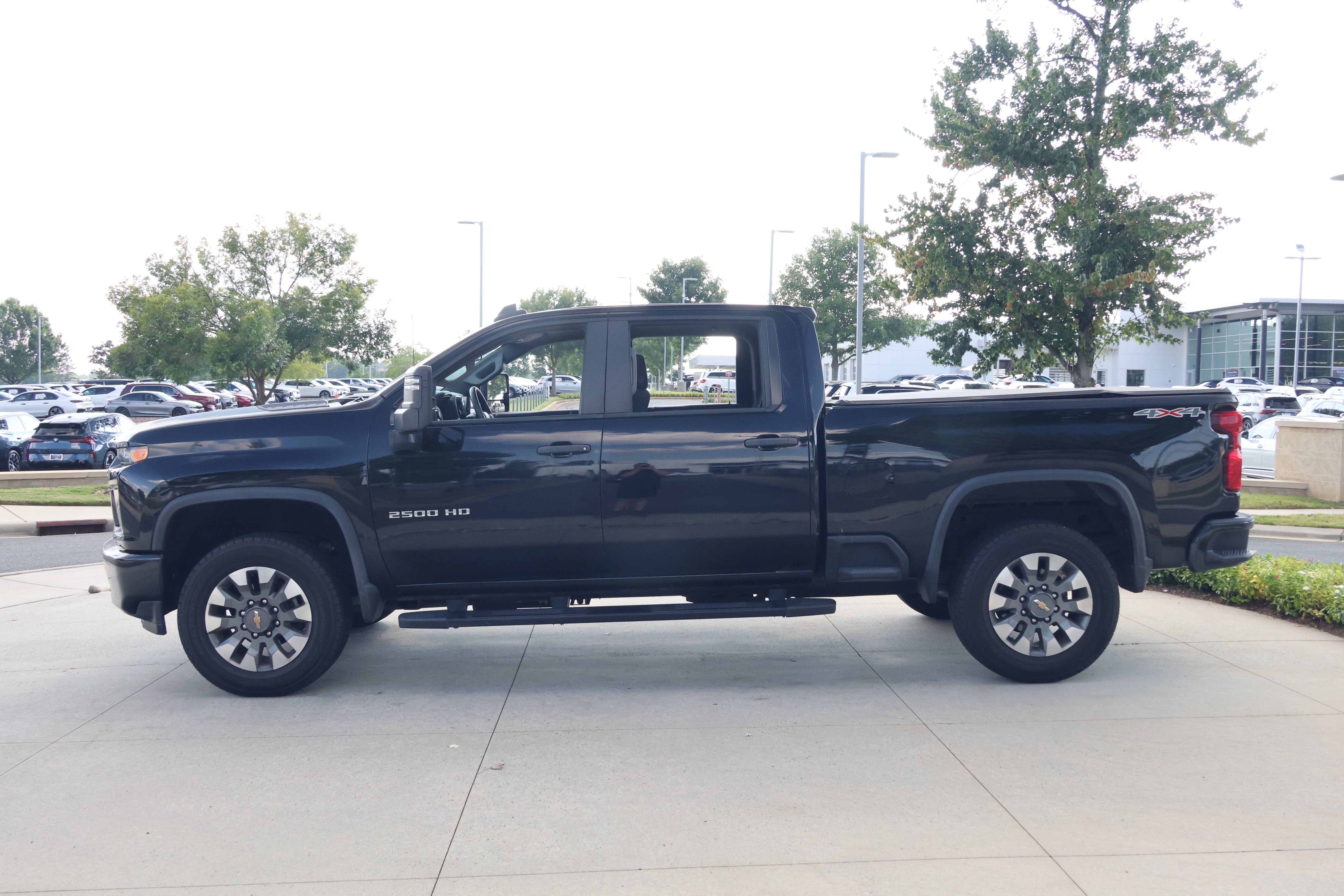 Used 2022 Chevrolet Silverado 2500 Custom w/ Custom Value Package AWD/4WD image 7