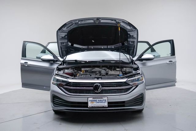 Used 2024 Volkswagen Jetta SE image 16