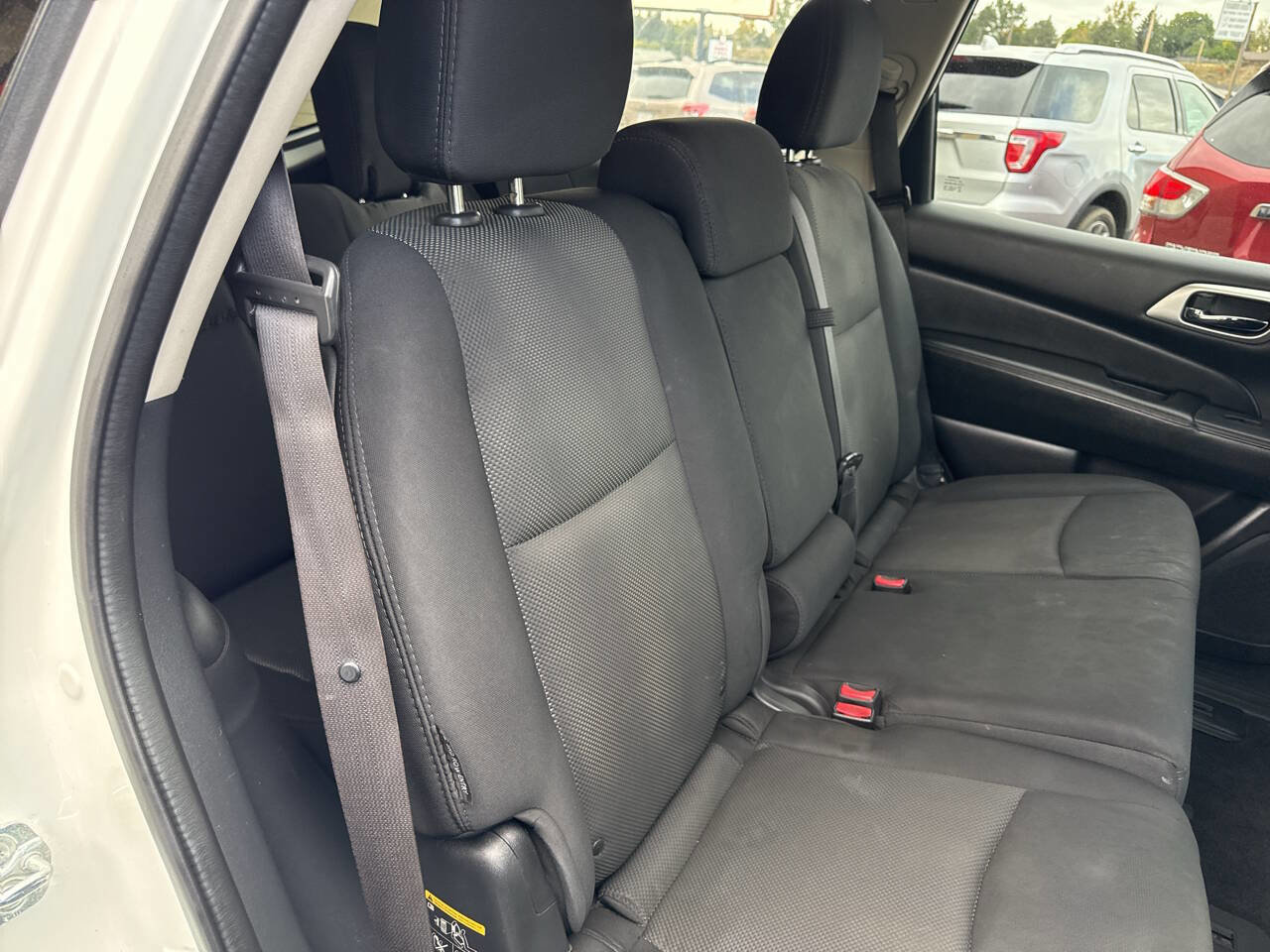 Used 2018 Nissan Pathfinder S image 21