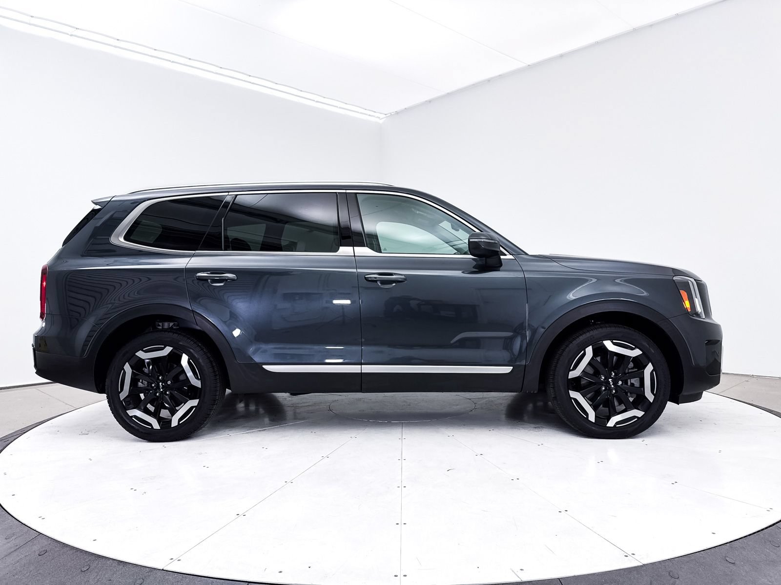 Used 2023 Kia Telluride S AWD/4WD image 43