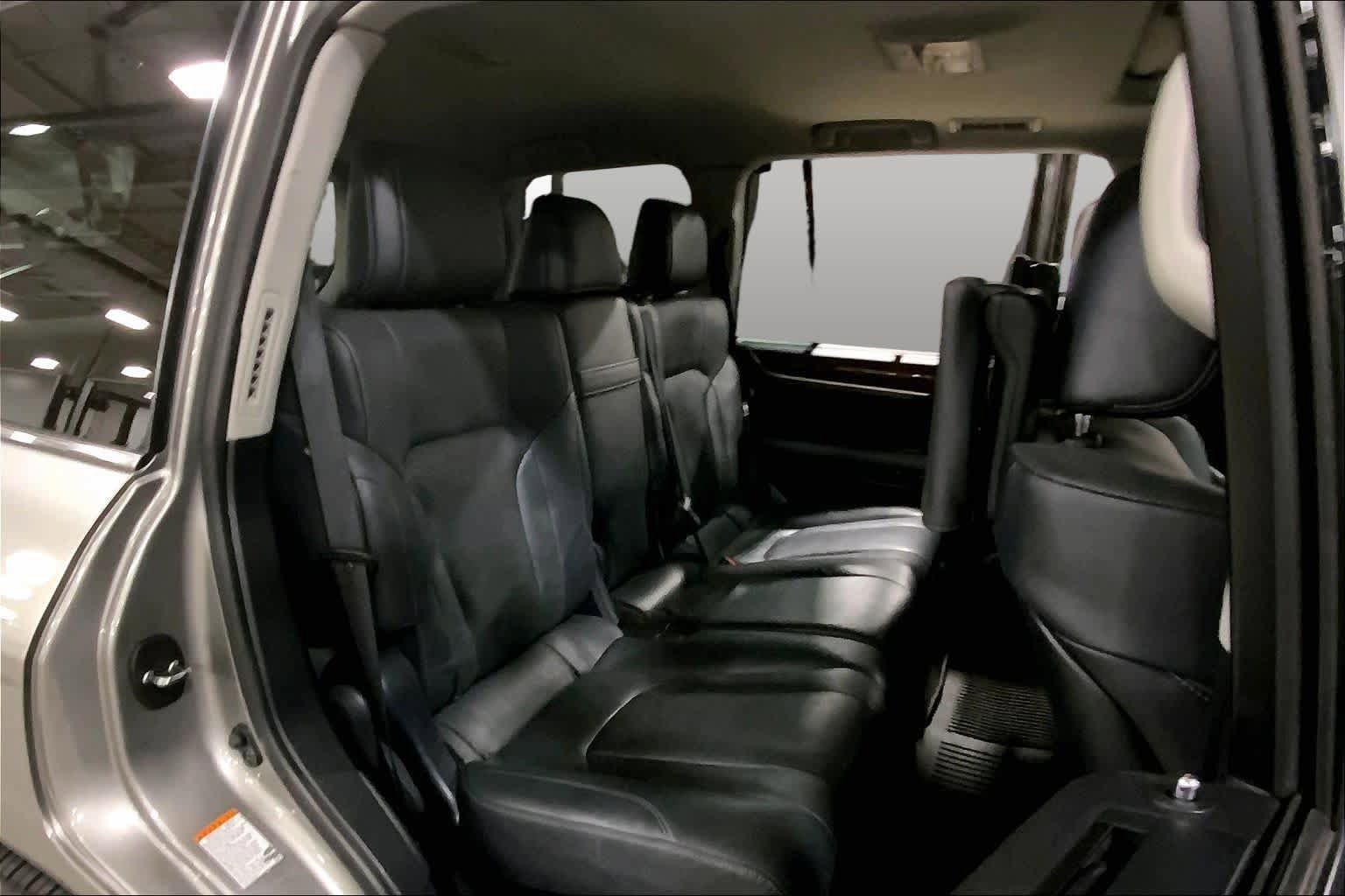 Used 2020 Lexus LX 570 4WD w/ Luxury Package image 20