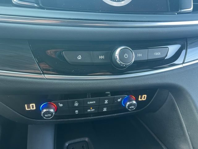 Used 2018 Buick Enclave Essence AWD/4WD image 25