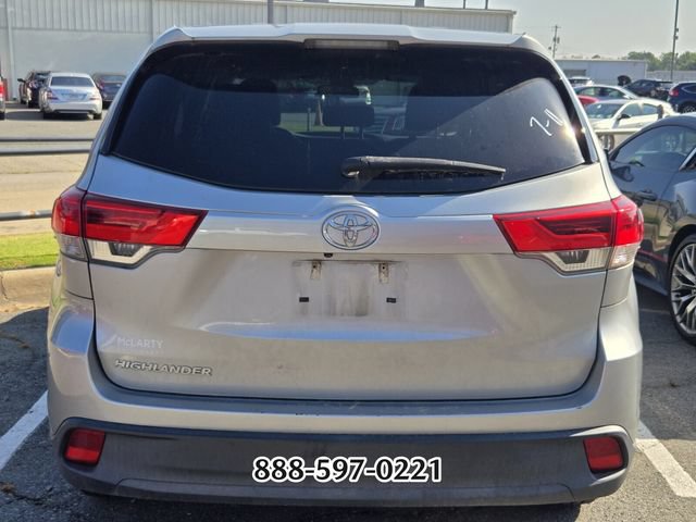 Used 2019 Toyota Highlander LE FWD image 6