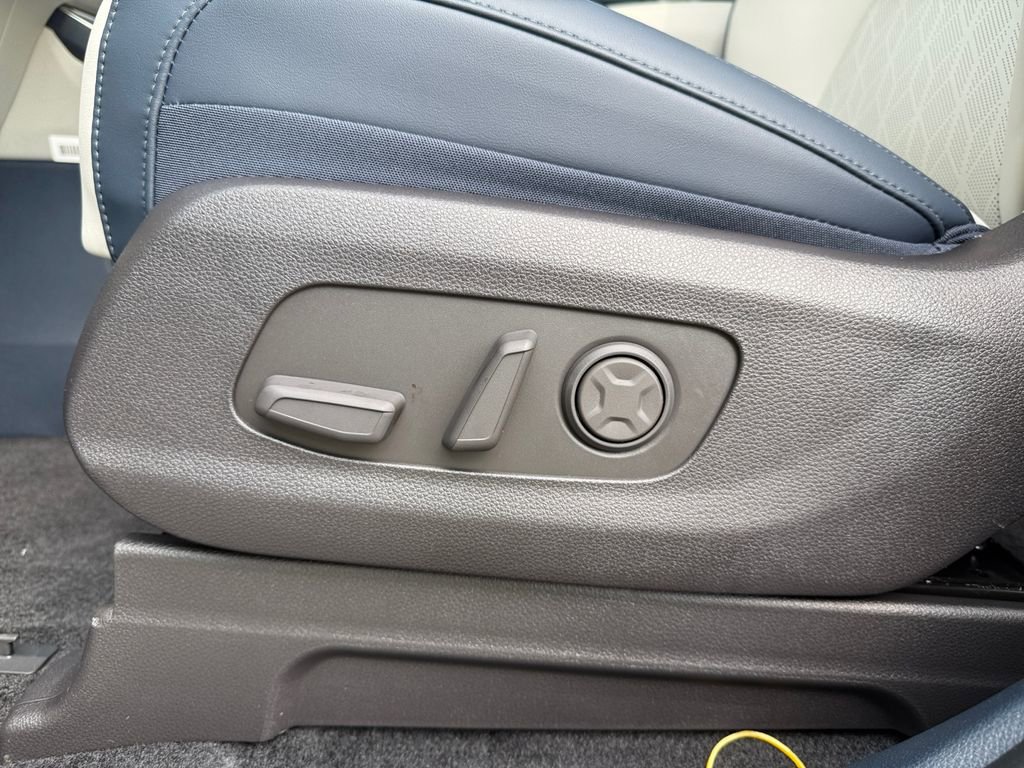 New 2026 Kia Carnival EX image 18