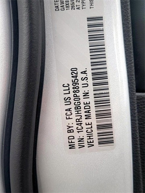 Used 2023 Jeep Grand Cherokee Limited image 34