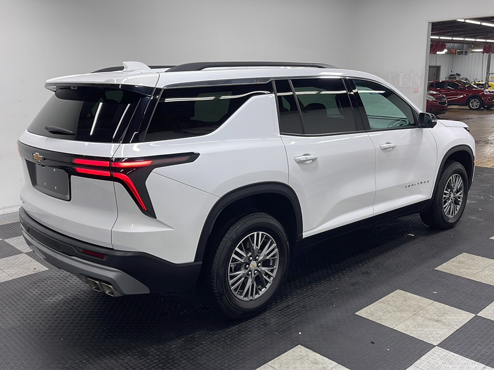 Used 2026 Chevrolet Traverse LT w/ Driver Confidence Package FWD image 20